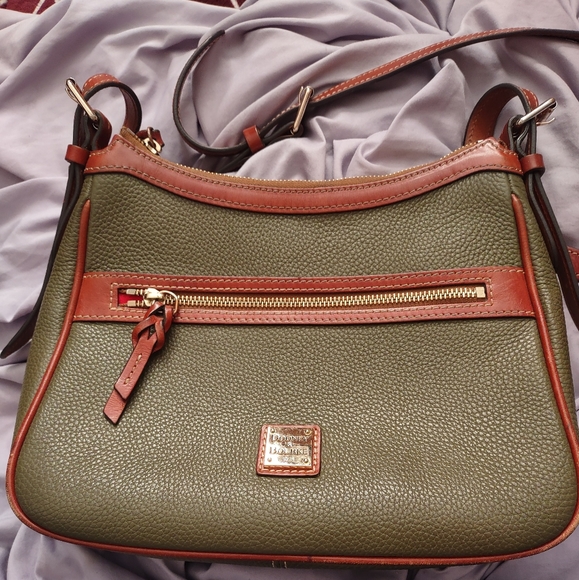 👛 SOLD 👛 Dark Green Dooney and Bourke Purse 👜 - Picture 1 of 7